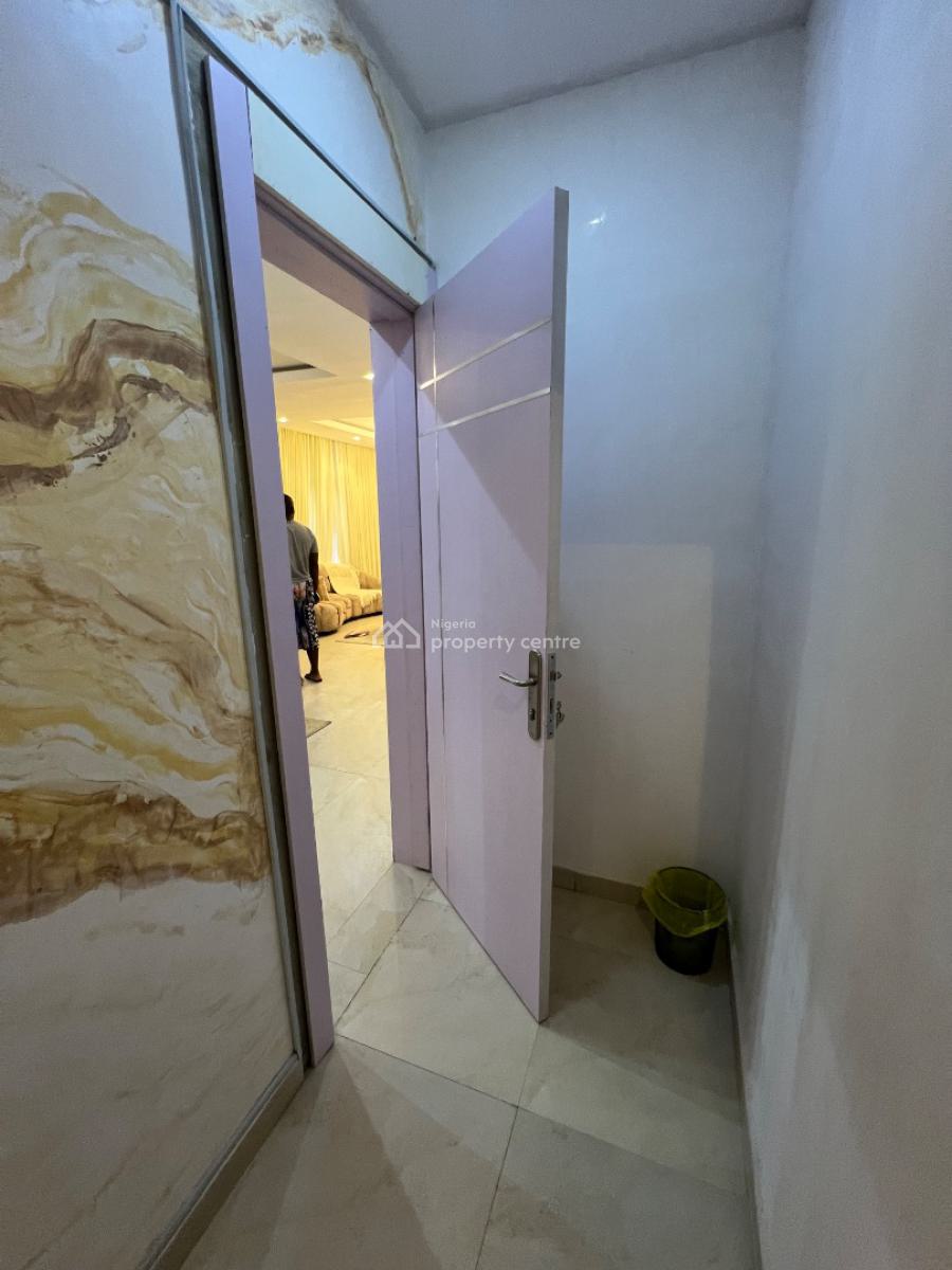 Unfurnished and Fully-serviced 2-bedroom Flat with Elevator, Swim Pool, Lekki Phase 1, Lekki, Lagos, Flat / Apartment for Rent