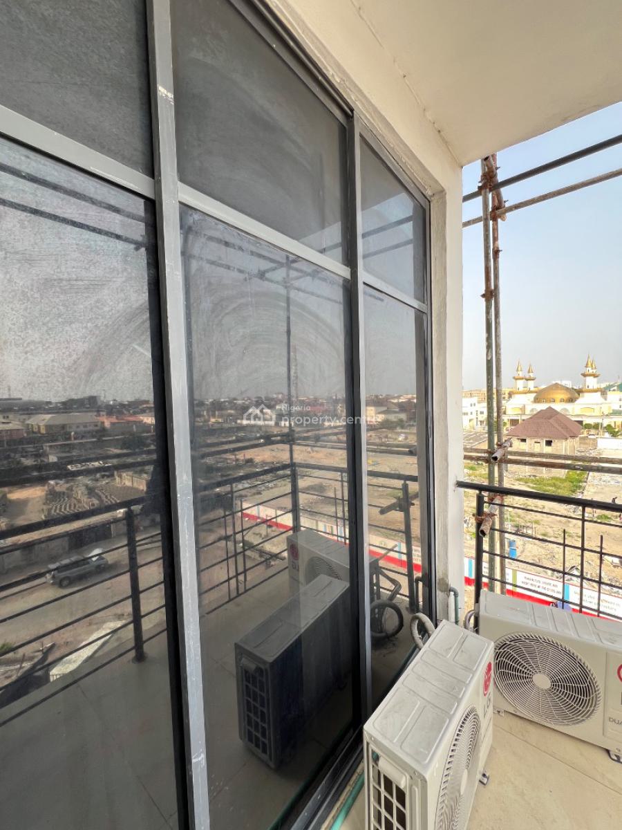 Unfurnished and Fully-serviced 2-bedroom Flat with Elevator, Swim Pool, Lekki Phase 1, Lekki, Lagos, Flat / Apartment for Rent