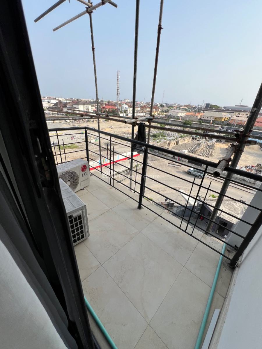 Unfurnished and Fully-serviced 2-bedroom Flat with Elevator, Swim Pool, Lekki Phase 1, Lekki, Lagos, Flat / Apartment for Rent