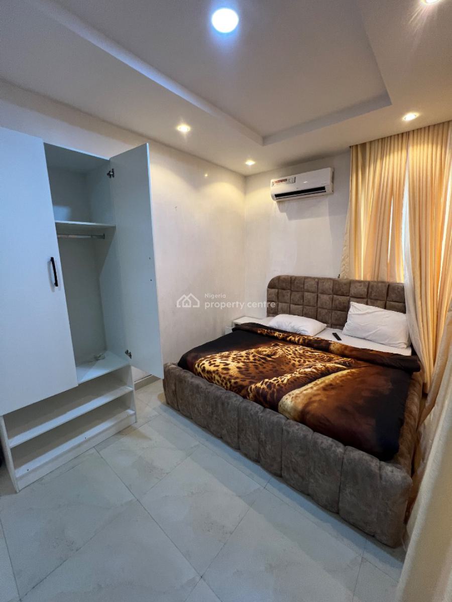 Unfurnished and Fully-serviced 2-bedroom Flat with Elevator, Swim Pool, Lekki Phase 1, Lekki, Lagos, Flat / Apartment for Rent