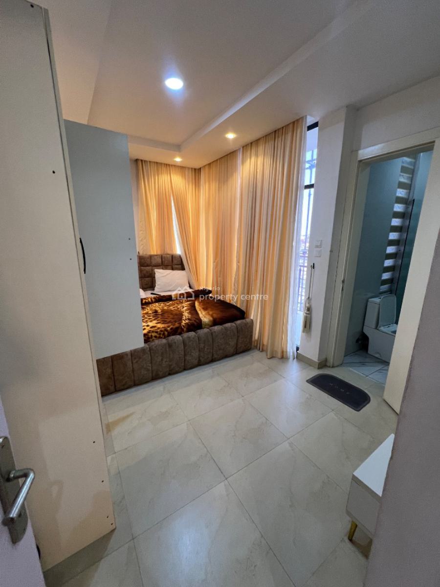 Unfurnished and Fully-serviced 2-bedroom Flat with Elevator, Swim Pool, Lekki Phase 1, Lekki, Lagos, Flat / Apartment for Rent