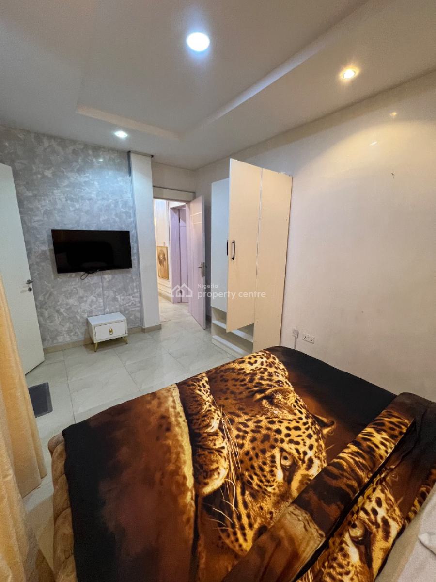 Unfurnished and Fully-serviced 2-bedroom Flat with Elevator, Swim Pool, Lekki Phase 1, Lekki, Lagos, Flat / Apartment for Rent