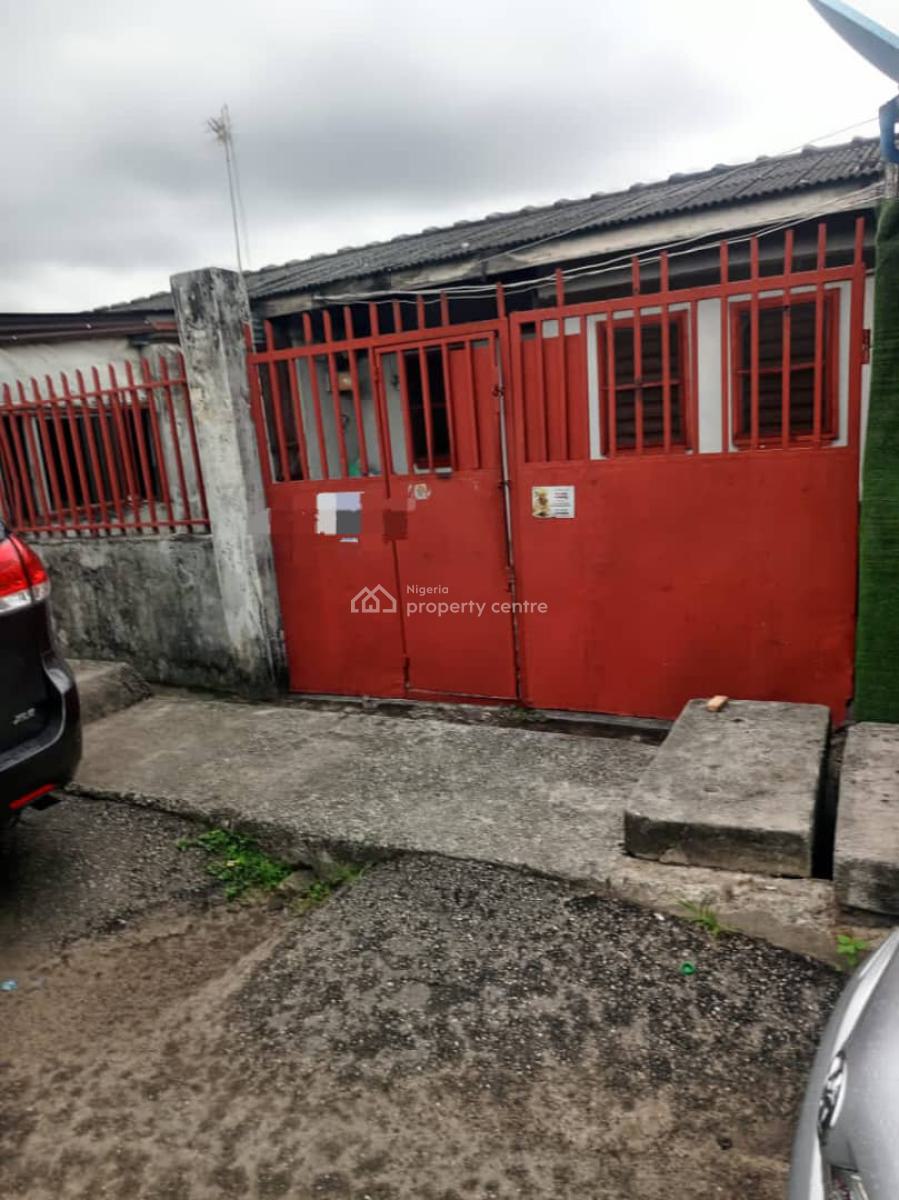 3 Bedroom Apartment, Off Western Avenue, 3 Mins Walk to Teslim Balogun Stadium, Surulere, Lagos, Detached Bungalow for Sale