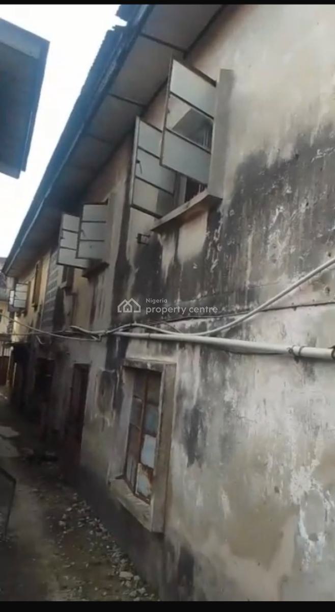Dilapidated Block of Flat on 500sqm, Surulere, Lagos, Block of Flats for Sale