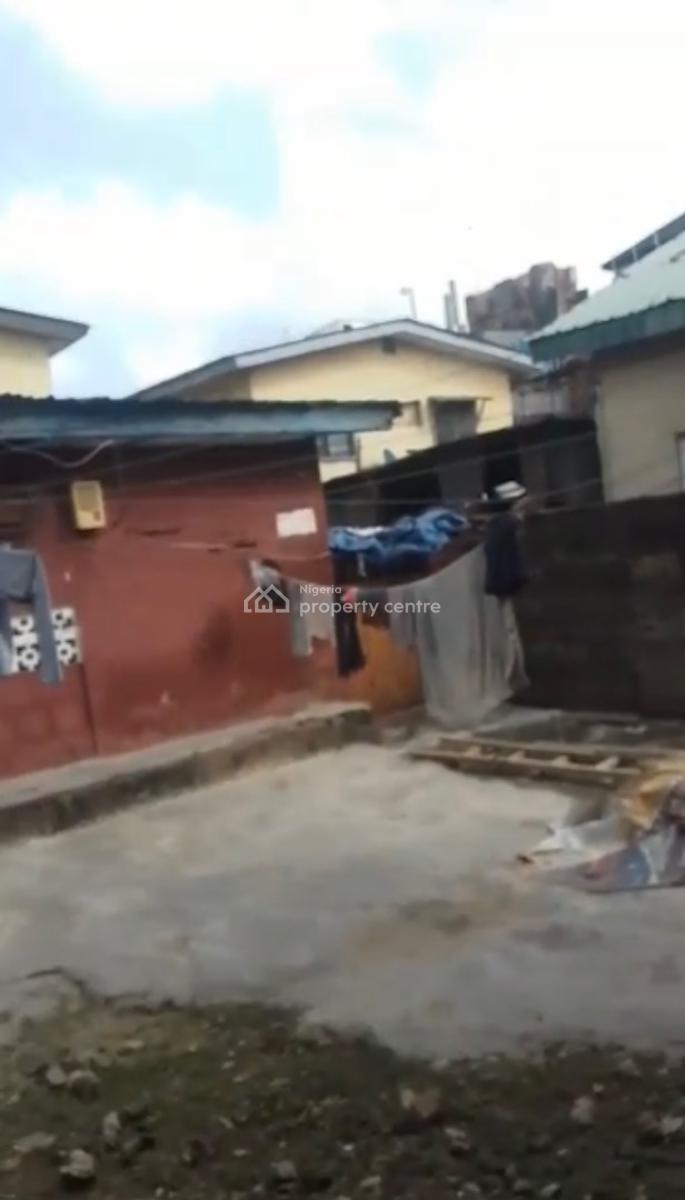 Dilapidated Block of Flat on 500sqm, Surulere, Lagos, Block of Flats for Sale