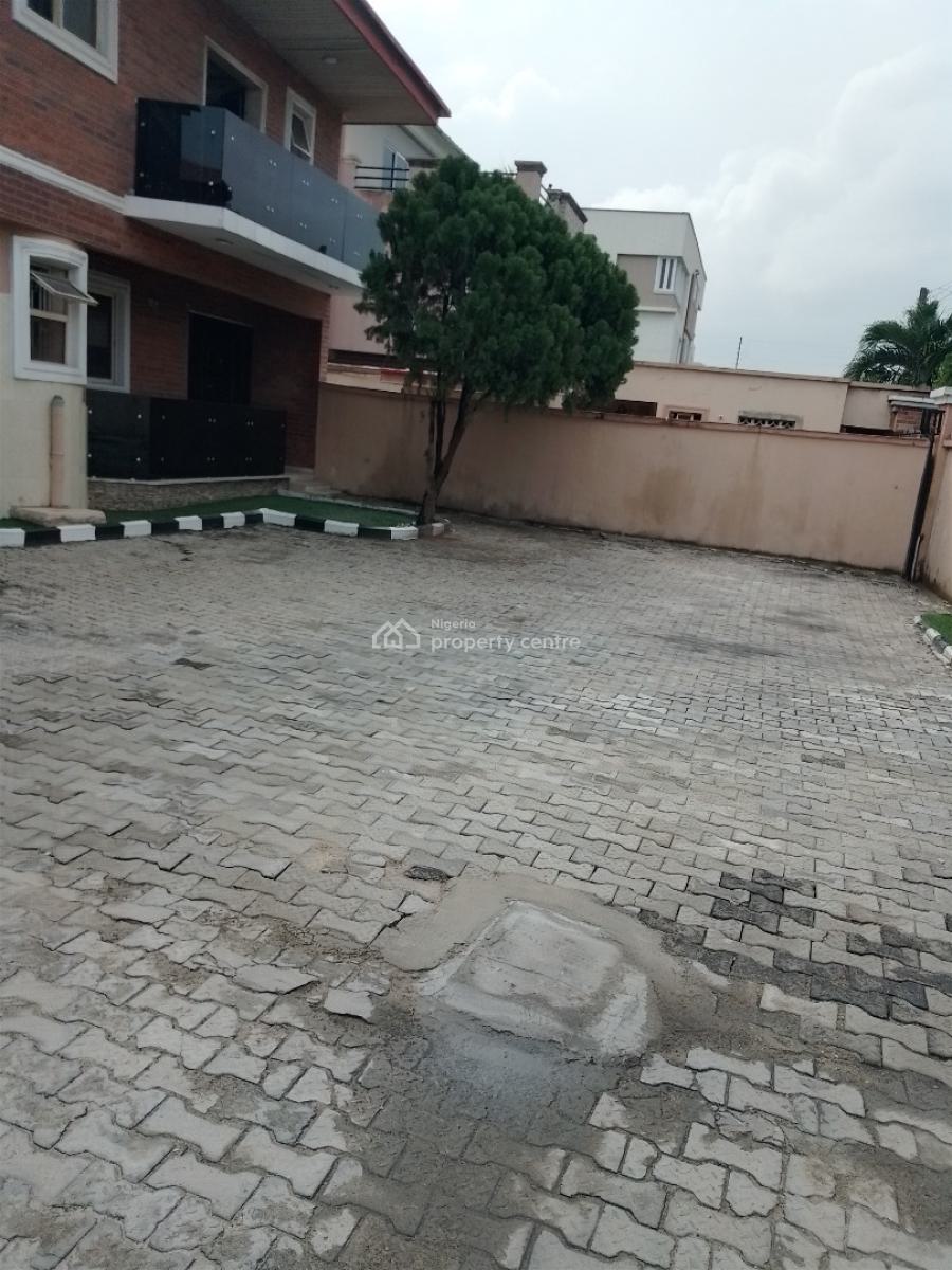 Standard and Well Maintained 2 Bedroom Flat with Balcony, U3 Estate, Lekki Phase 1, Lekki, Lagos, Flat / Apartment for Rent