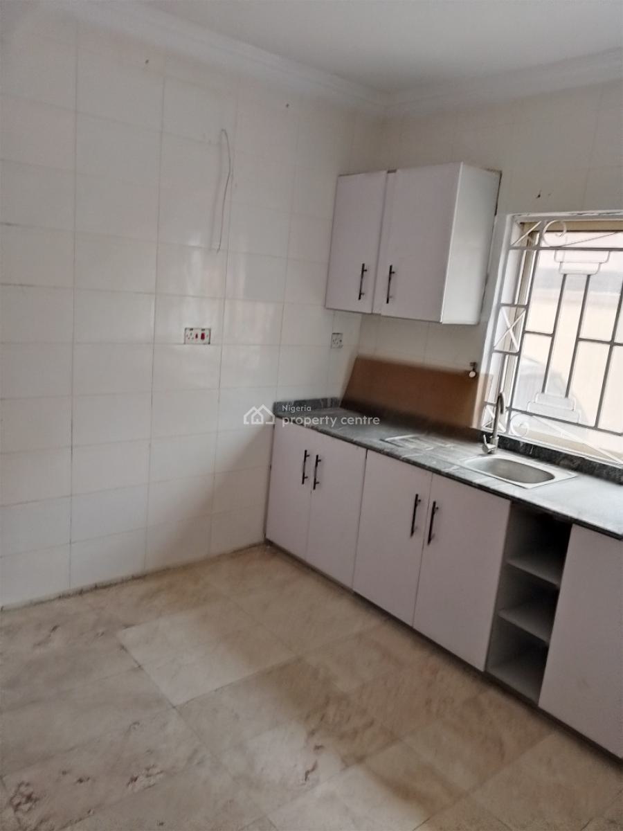 Standard and Well Maintained 2 Bedroom Flat with Balcony, U3 Estate, Lekki Phase 1, Lekki, Lagos, Flat / Apartment for Rent
