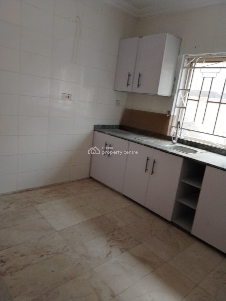 Standard and Well Maintained 2 Bedroom Flat with Balcony, U3 Estate, Lekki Phase 1, Lekki, Lagos, Flat / Apartment for Rent
