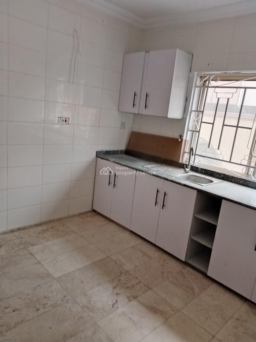 Standard and Well Maintained 2 Bedroom Flat with Balcony, U3 Estate, Lekki Phase 1, Lekki, Lagos, Flat / Apartment for Rent