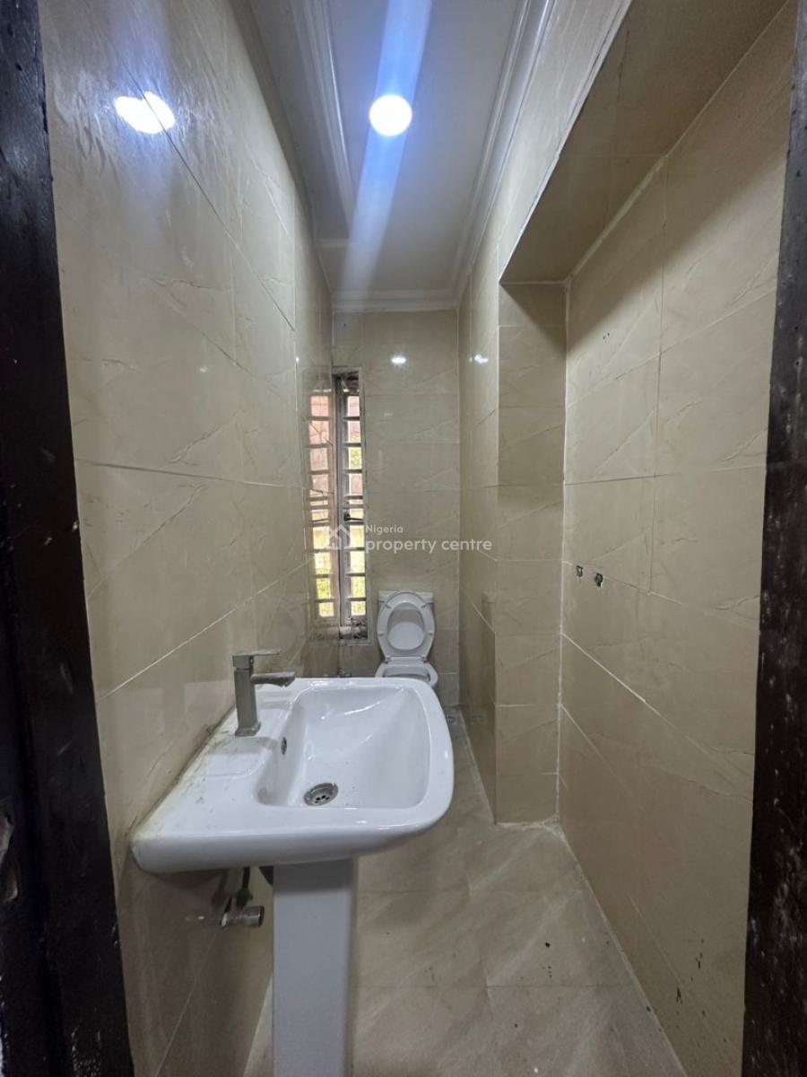 Spacious Well Maintained 2-bedroom Apartment, Lekki Phase 1, Lekki, Lagos, Flat / Apartment for Rent