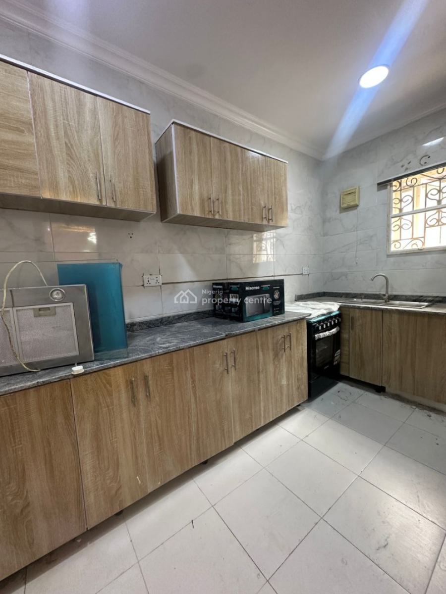 Spacious Well Maintained 2-bedroom Apartment, Lekki Phase 1, Lekki, Lagos, Flat / Apartment for Rent