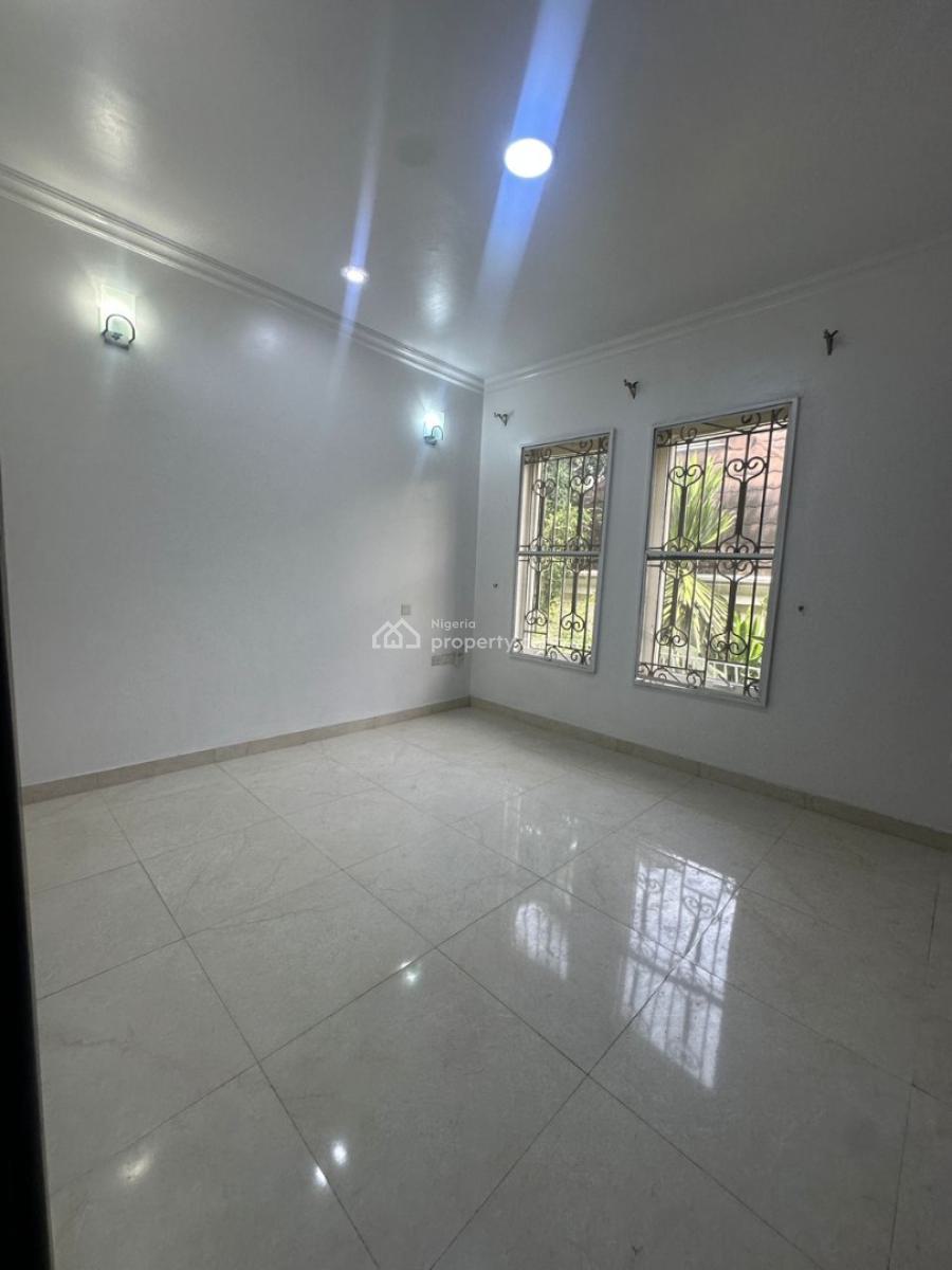 Spacious Well Maintained 2-bedroom Apartment, Lekki Phase 1, Lekki, Lagos, Flat / Apartment for Rent