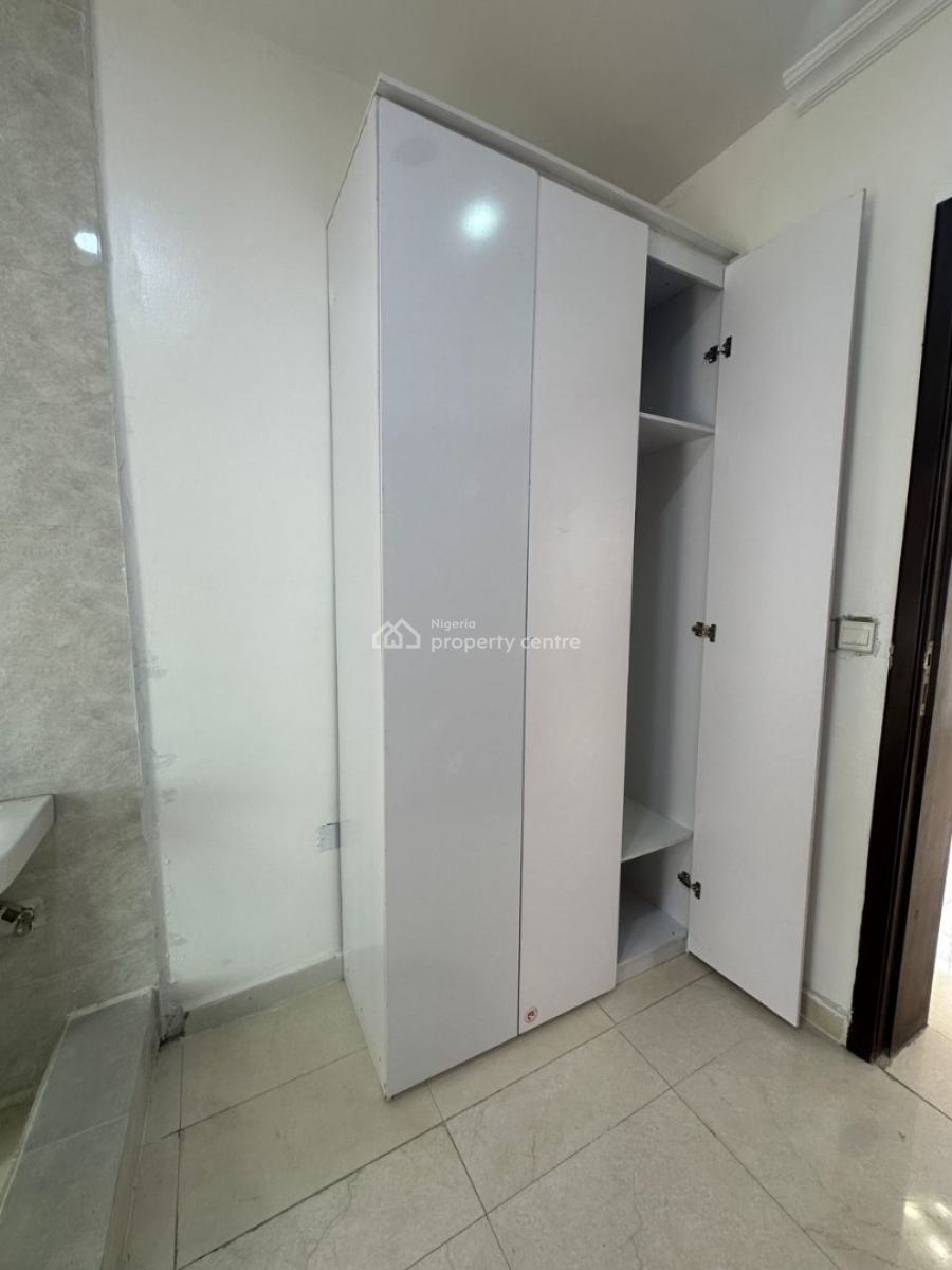 Spacious Well Maintained 2-bedroom Apartment, Lekki Phase 1, Lekki, Lagos, Flat / Apartment for Rent