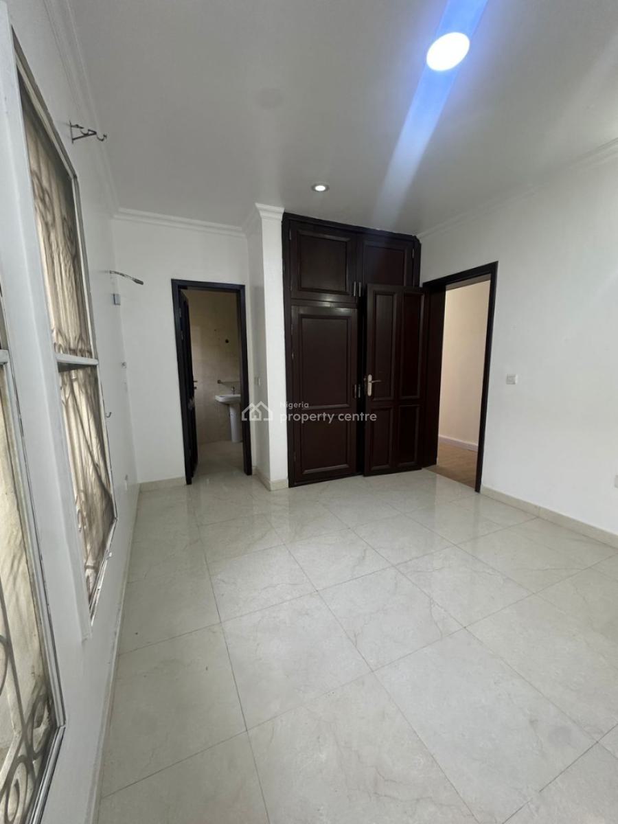 Spacious Well Maintained 2-bedroom Apartment, Lekki Phase 1, Lekki, Lagos, Flat / Apartment for Rent