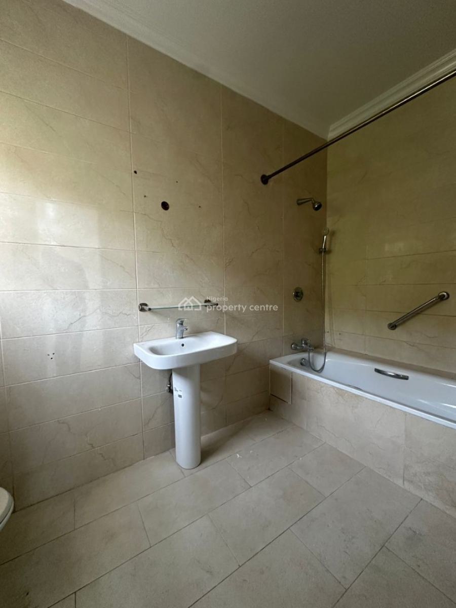 Spacious Well Maintained 2-bedroom Apartment, Lekki Phase 1, Lekki, Lagos, Flat / Apartment for Rent