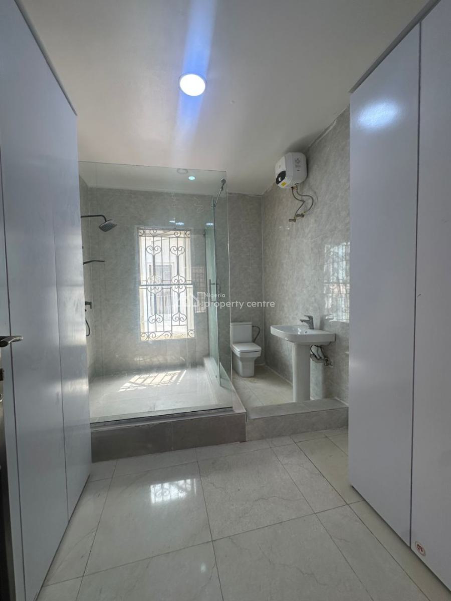 Spacious Well Maintained 2-bedroom Apartment, Lekki Phase 1, Lekki, Lagos, Flat / Apartment for Rent