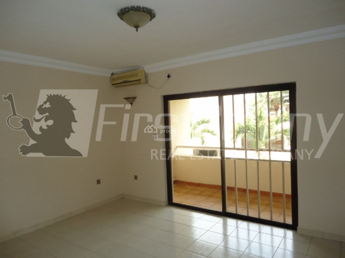 Well Maintained Ample 4 Bedroom Duplex with Excellent Facilities, Old Ikoyi, Ikoyi, Lagos, Terraced Duplex for Rent