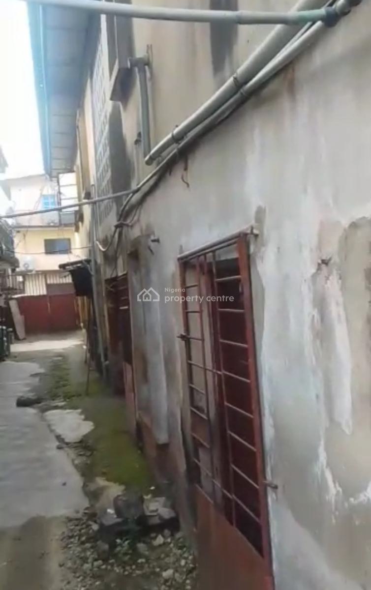 Massive Blocks of 7 Flats Comprising of 2 Bedrooms, Off Fashoro Ojuelegba, Surulere, Lagos, Block of Flats for Sale