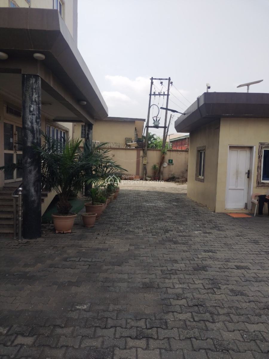 3-star Hotel for Lease, Onipanu, Behind Conoil, Off Ikorodu Road, Palmgrove, Ilupeju, Lagos, Hotel / Guest House for Rent