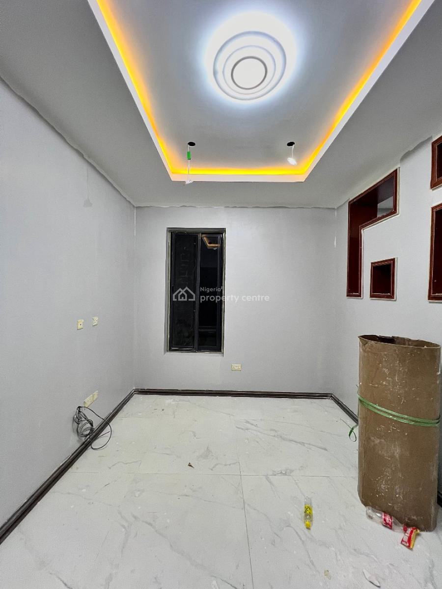 Luxury 4-bedroom Penthouse with Staff Quarters, Elevator, Cinema, Lekki Phase 1, Lekki, Lagos, Block of Flats for Sale