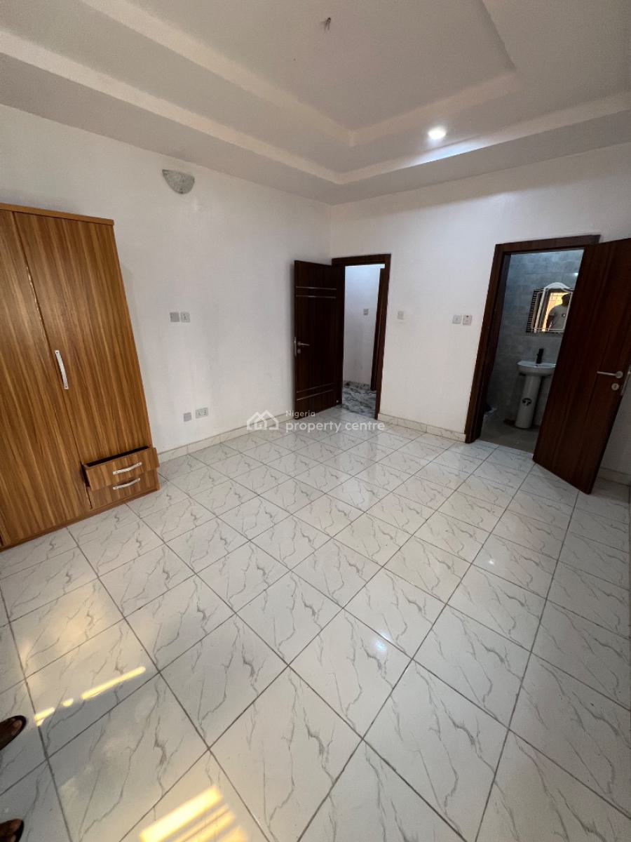 Super-clean 3-bedroom Flat (all Rooms En-suit) in a Secure Estate, Lekki Phase 1, Lekki, Lagos, Flat / Apartment for Rent