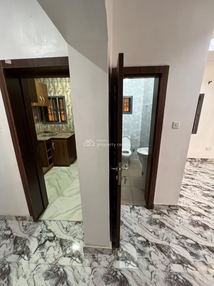 Super-clean 3-bedroom Flat (all Rooms En-suit) in a Secure Estate, Lekki Phase 1, Lekki, Lagos, Flat / Apartment for Rent