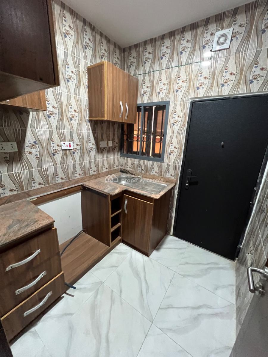 Super-clean 3-bedroom Flat (all Rooms En-suit) in a Secure Estate, Lekki Phase 1, Lekki, Lagos, Flat / Apartment for Rent