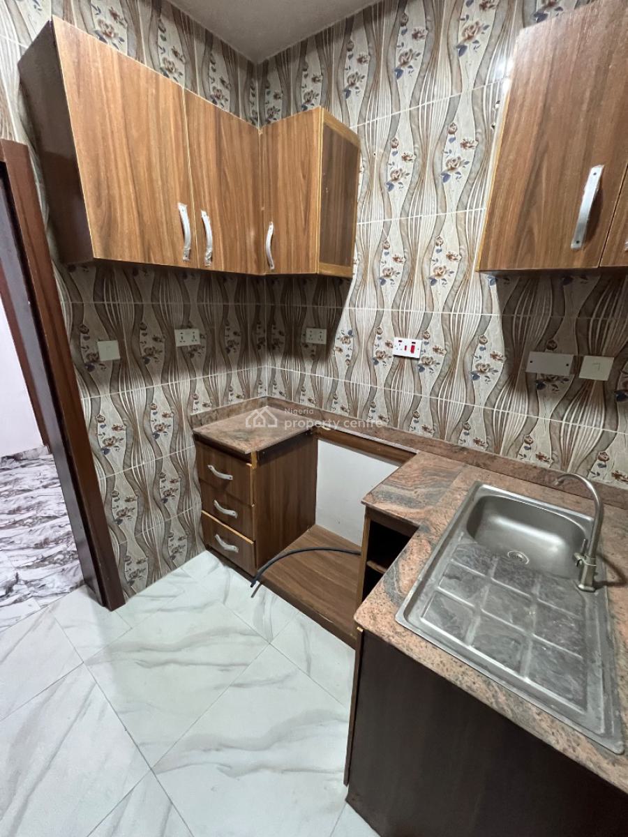 Super-clean 3-bedroom Flat (all Rooms En-suit) in a Secure Estate, Lekki Phase 1, Lekki, Lagos, Flat / Apartment for Rent