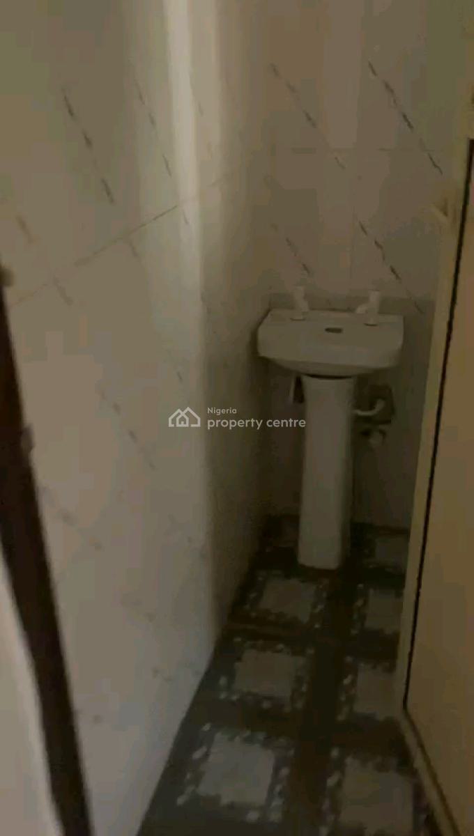 a Lovely and Fantastic 3 Bed Rooms, Akoka, Yaba, Lagos, Flat / Apartment for Rent