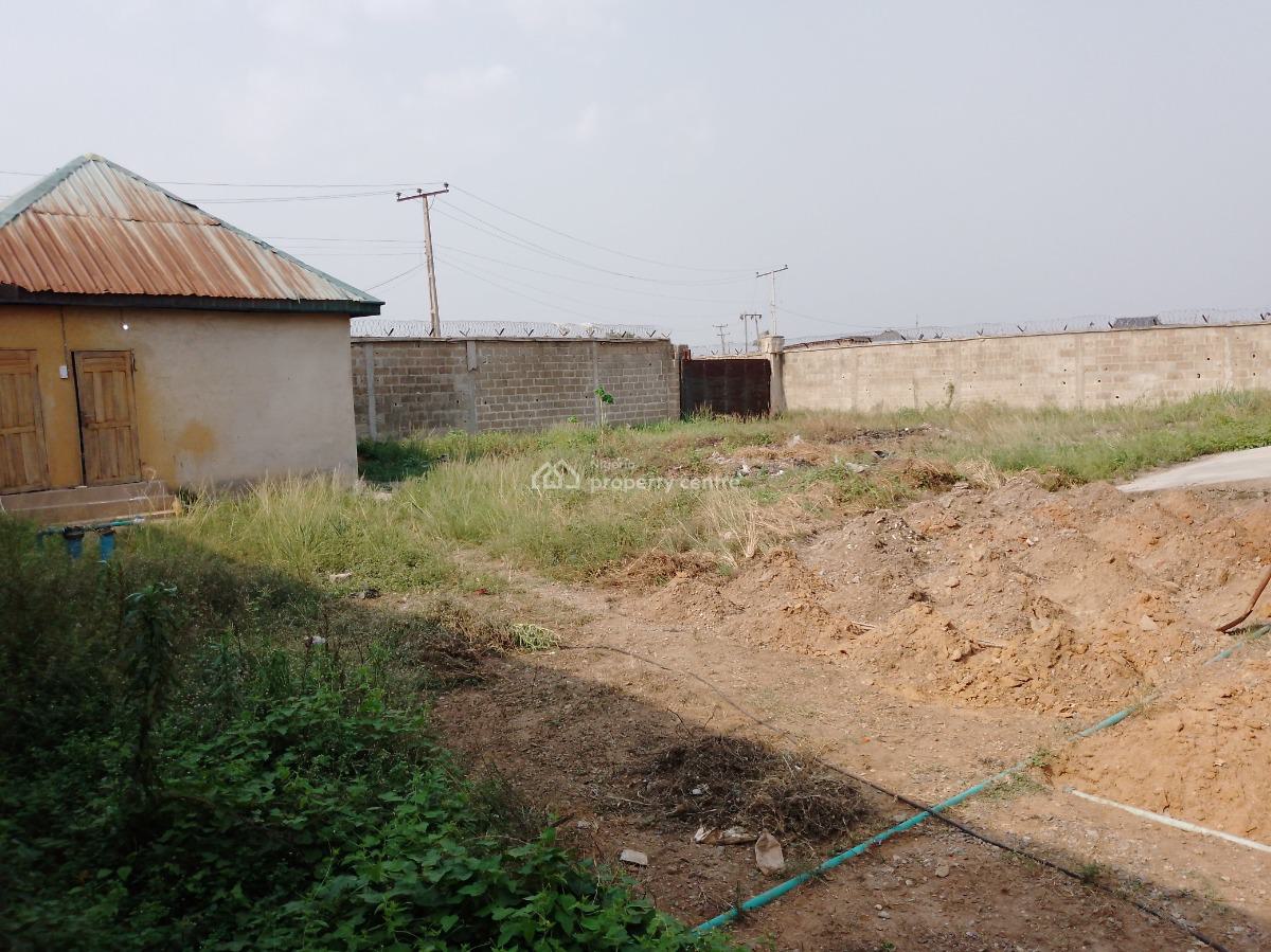 Uncompleted Commercial Factory Warehouse., Obaran Road By Ofada Round About Mowe., Mowe Ofada, Ogun, Factory for Sale