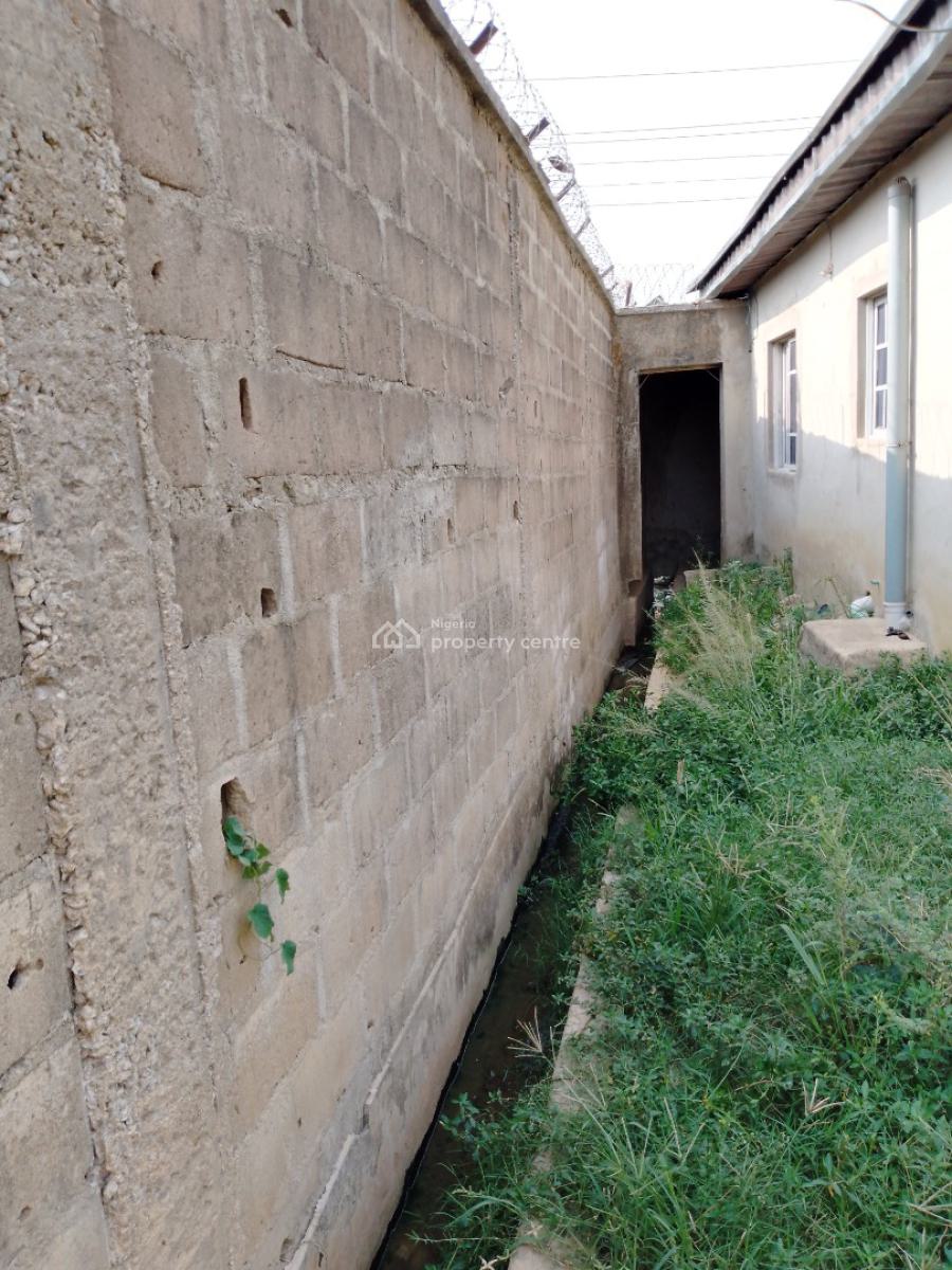 Uncompleted Commercial Factory Warehouse., Obaran Road By Ofada Round About Mowe., Mowe Ofada, Ogun, Factory for Sale