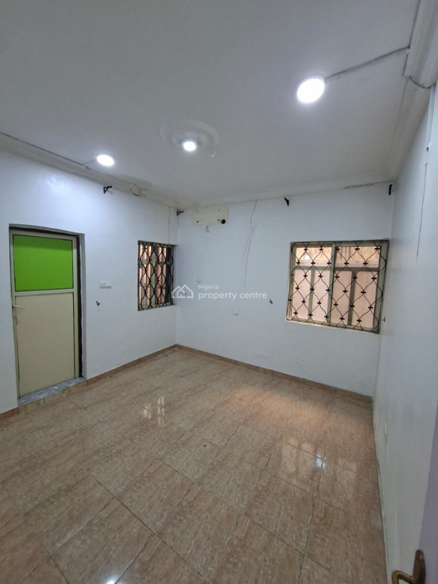 3 Bedroom Apartment, Ibukunolu Street, Akoka, Yaba, Lagos, Flat / Apartment for Rent
