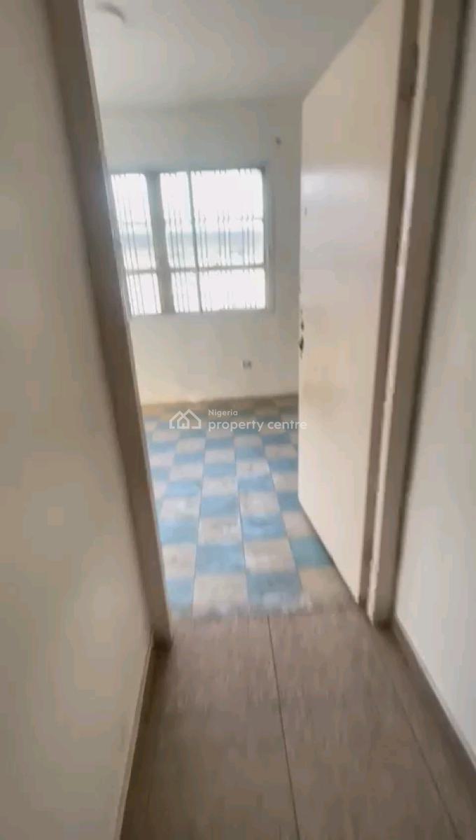 a Relatively New and Standard 3bedroom Apartment, Upstairs, Primate Adejobi Crescent, Aladura, Anthony, Maryland, Lagos, Flat / Apartment for Rent