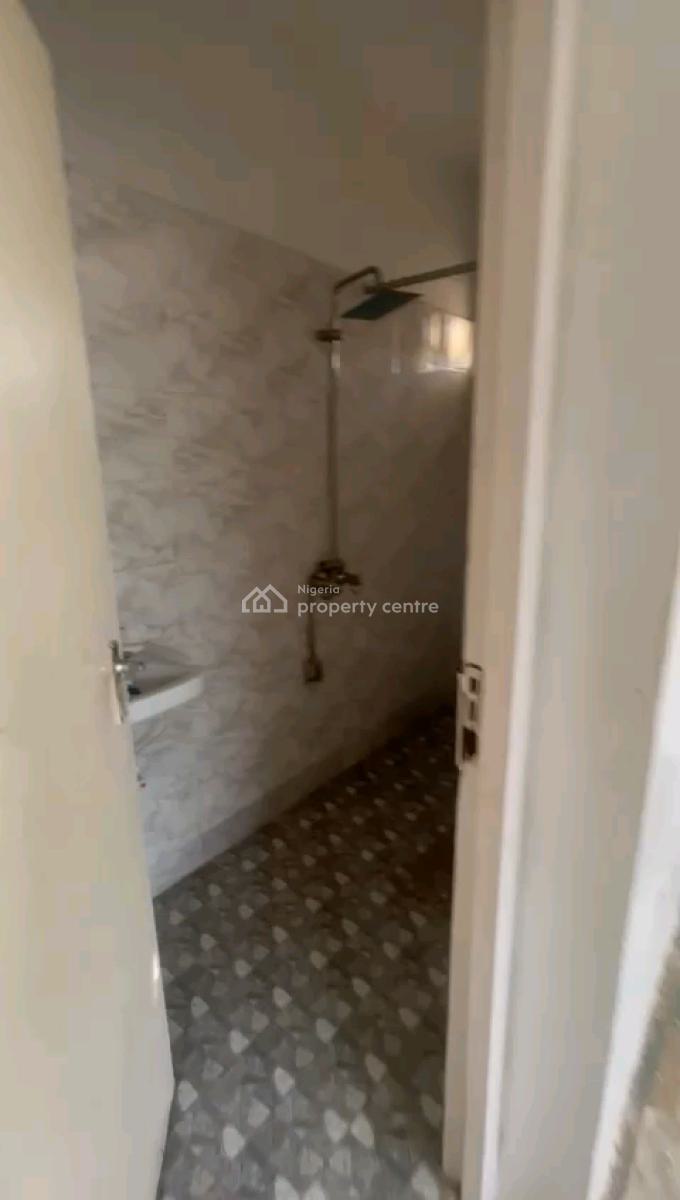 a Relatively New and Standard 3bedroom Apartment, Upstairs, Primate Adejobi Crescent, Aladura, Anthony, Maryland, Lagos, Flat / Apartment for Rent