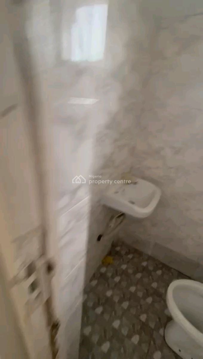 a Relatively New and Standard 3bedroom Apartment, Upstairs, Primate Adejobi Crescent, Aladura, Anthony, Maryland, Lagos, Flat / Apartment for Rent