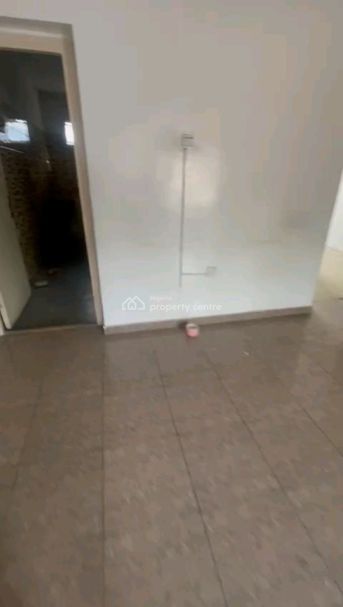 a Relatively New and Standard 3bedroom Apartment, Upstairs, Primate Adejobi Crescent, Aladura, Anthony, Maryland, Lagos, Flat / Apartment for Rent