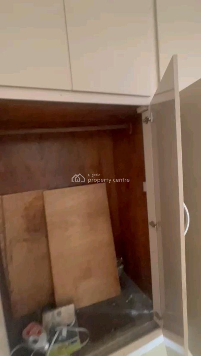 a Relatively New and Standard 3bedroom Apartment, Upstairs, Primate Adejobi Crescent, Aladura, Anthony, Maryland, Lagos, Flat / Apartment for Rent