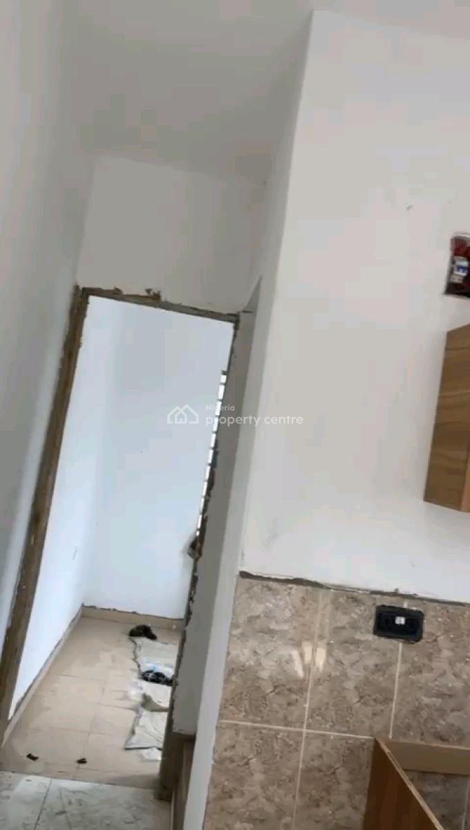 Newly Built and Standard Upfloor Mini Flat, Adekunle, Yaba, Lagos, Mini Flat (room and Parlour) for Rent