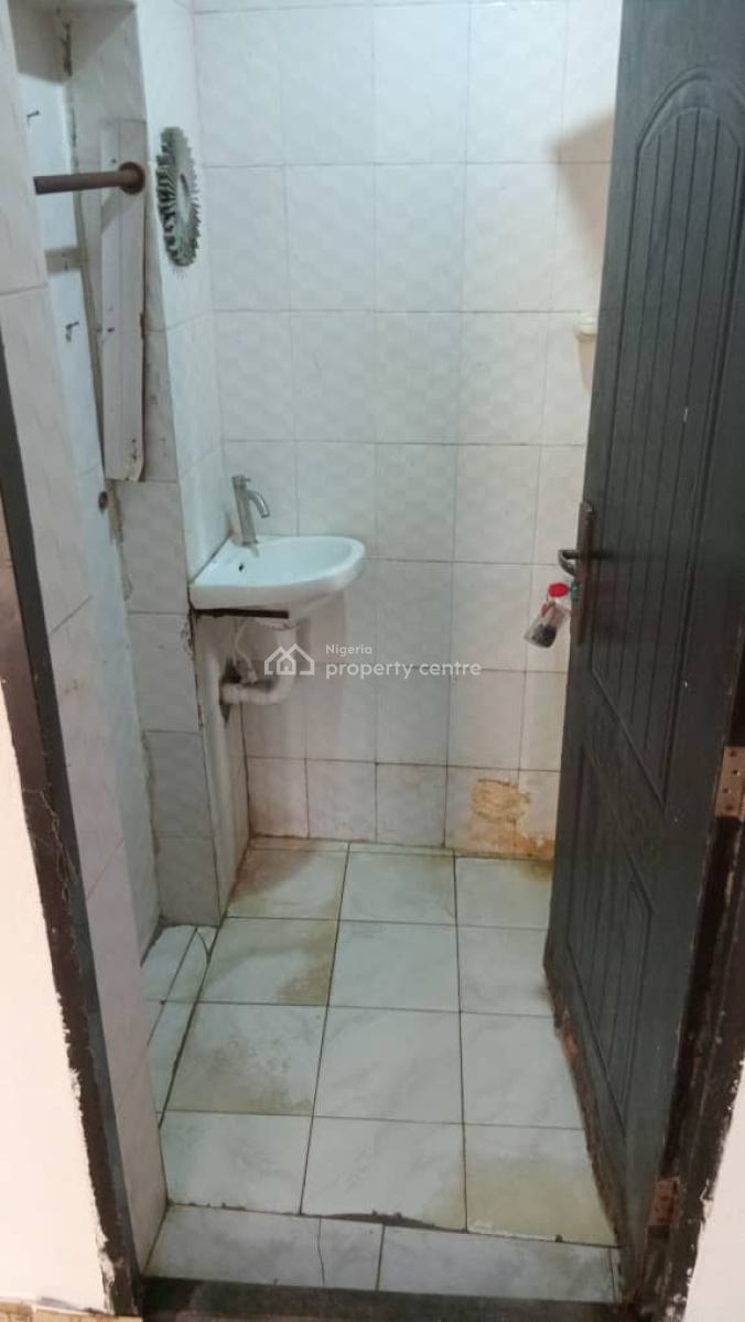 1-room Self-contain, Lekki Phase 1, Lekki, Lagos, Self Contain (single Rooms) for Rent