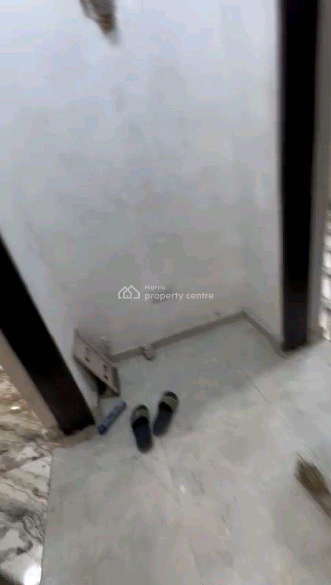 a Lovely and Standard 2bedroom Apartment, with All Rooms En-suite, Oloruntoyin Street, Oworonshoki, Shomolu, Lagos, Flat / Apartment for Rent