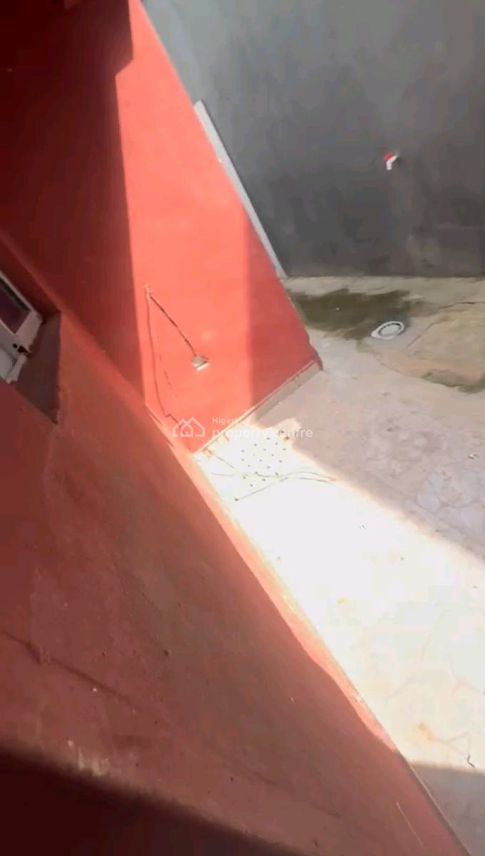 a Lovely and Standard 2bedroom Apartment, with All Rooms En-suite, Oloruntoyin Street, Oworonshoki, Shomolu, Lagos, Flat / Apartment for Rent