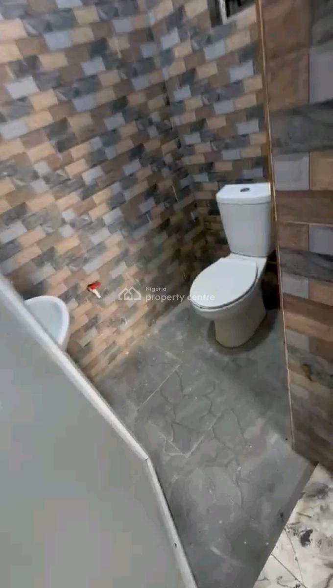 a Lovely and Standard 2bedroom Apartment, with All Rooms En-suite, Oloruntoyin Street, Oworonshoki, Shomolu, Lagos, Flat / Apartment for Rent