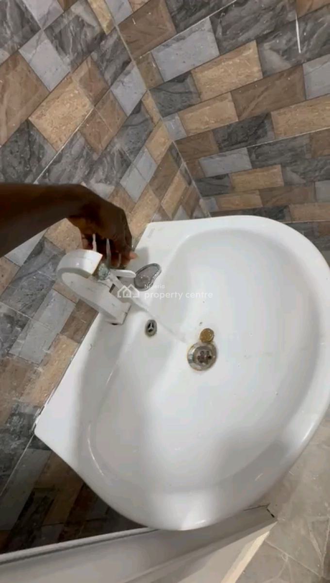 a Lovely and Standard 2bedroom Apartment, with All Rooms En-suite, Oloruntoyin Street, Oworonshoki, Shomolu, Lagos, Flat / Apartment for Rent