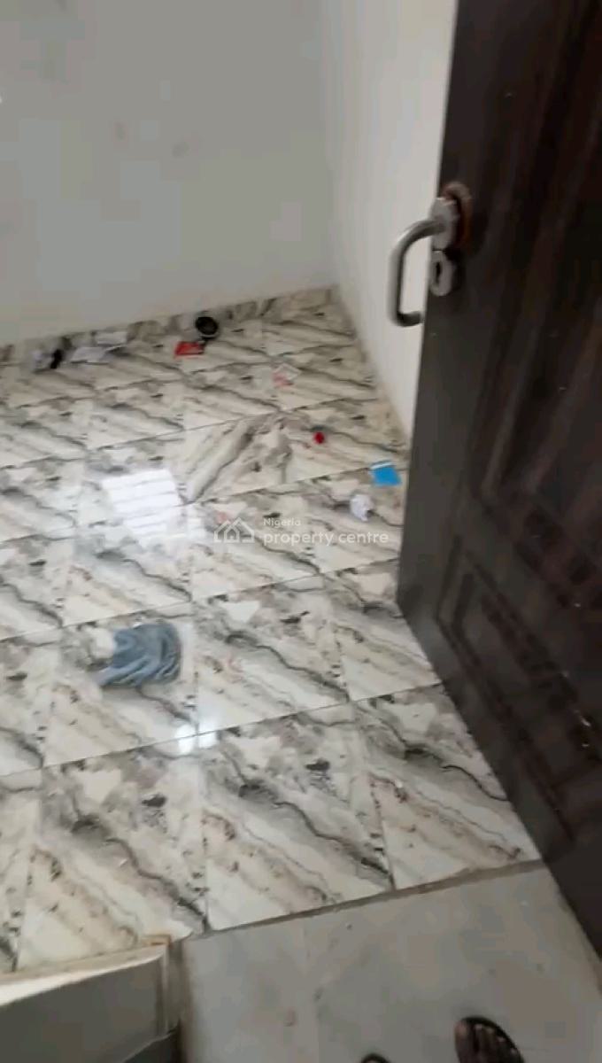 a Lovely and Standard 2bedroom Apartment, with All Rooms En-suite, Oloruntoyin Street, Oworonshoki, Shomolu, Lagos, Flat / Apartment for Rent