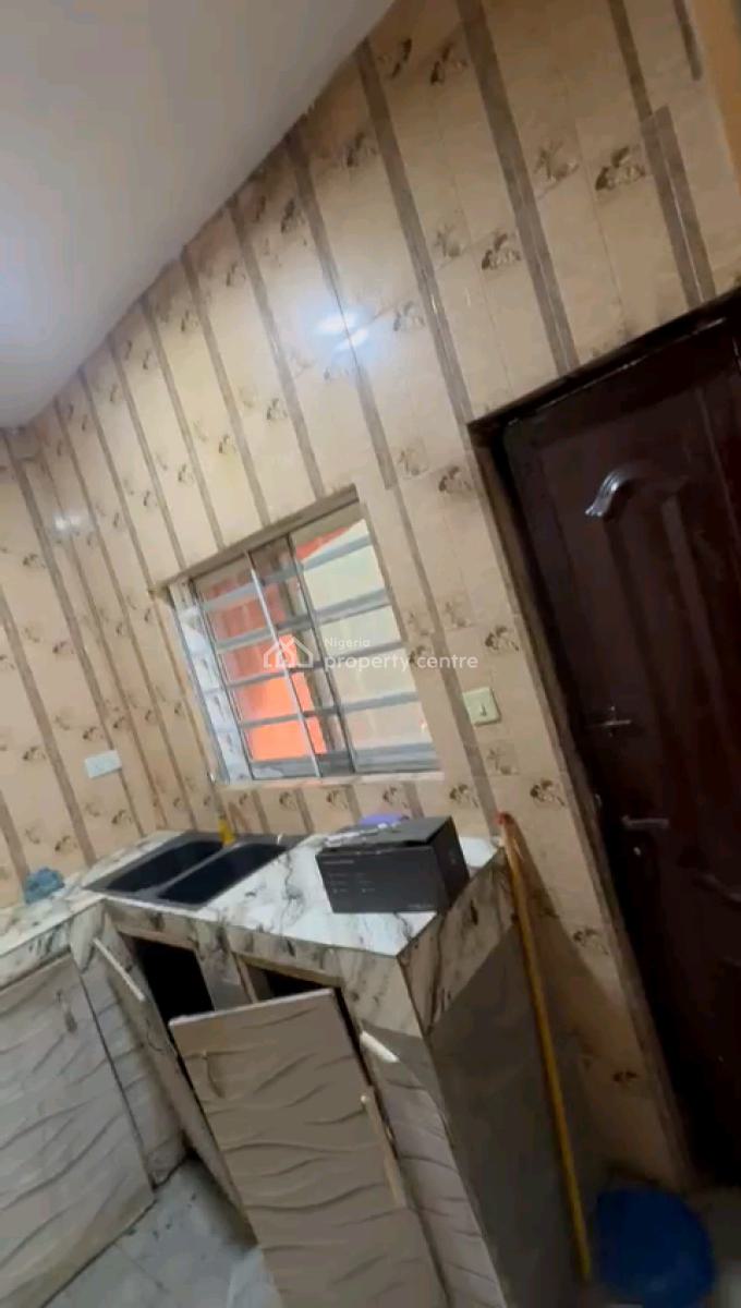 a Lovely and Standard 2bedroom Apartment, with All Rooms En-suite, Oloruntoyin Street, Oworonshoki, Shomolu, Lagos, Flat / Apartment for Rent