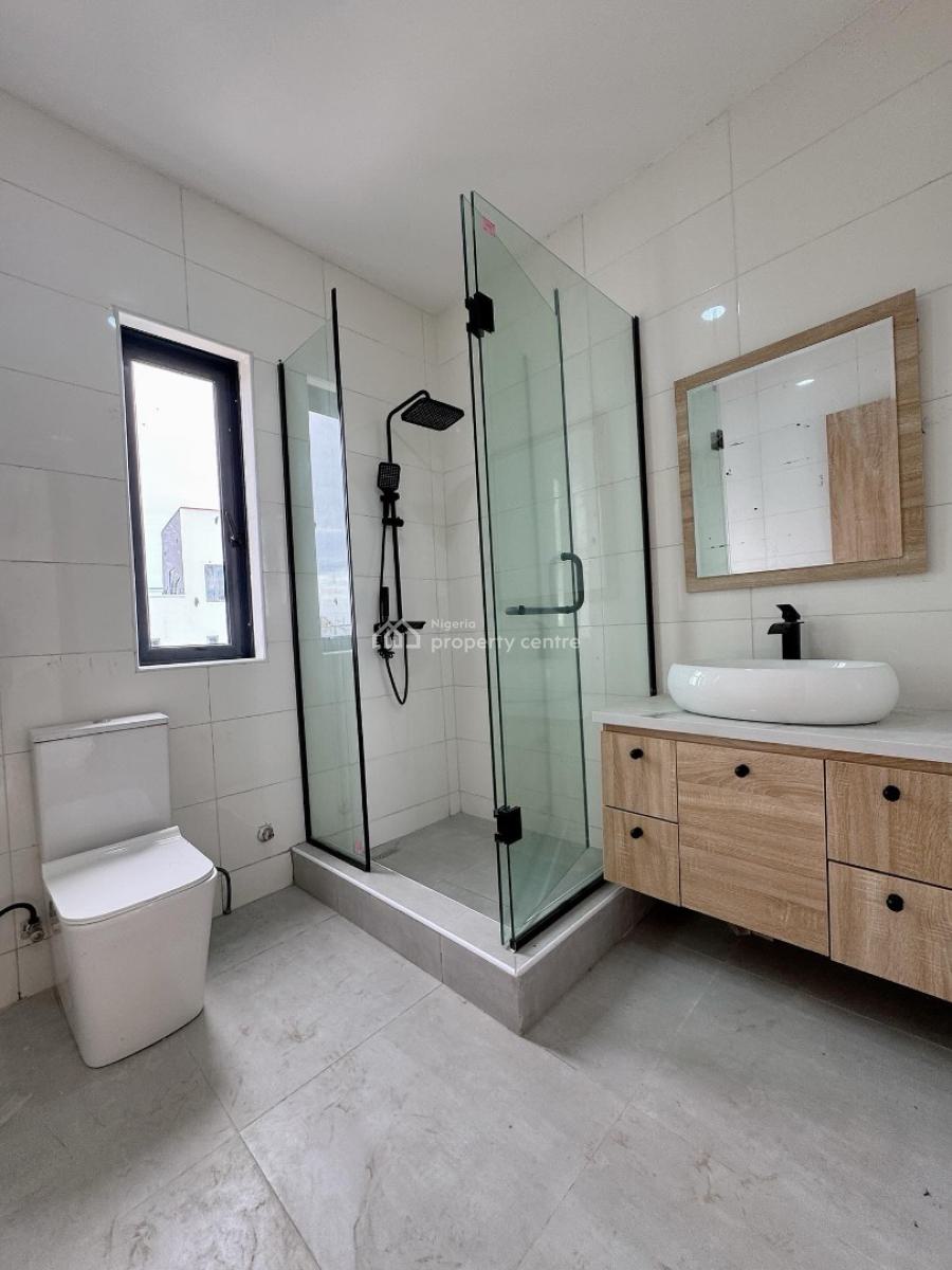 Lovely 2 Bedroom Apartment with Bq, Lekki Phase 1, Lekki Phase 1, Lekki, Lagos, Block of Flats for Sale