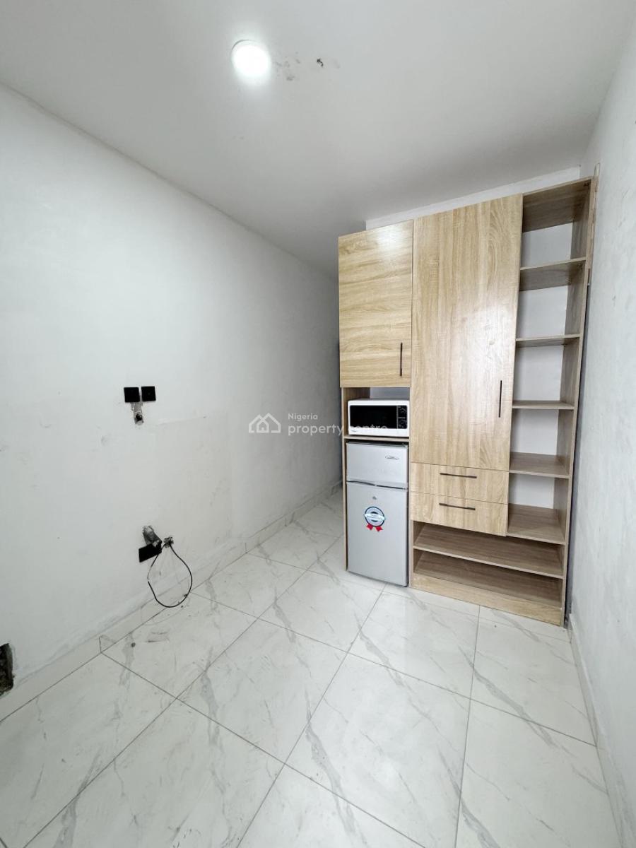 Lovely 2 Bedroom Apartment with Bq, Lekki Phase 1, Lekki Phase 1, Lekki, Lagos, Block of Flats for Sale