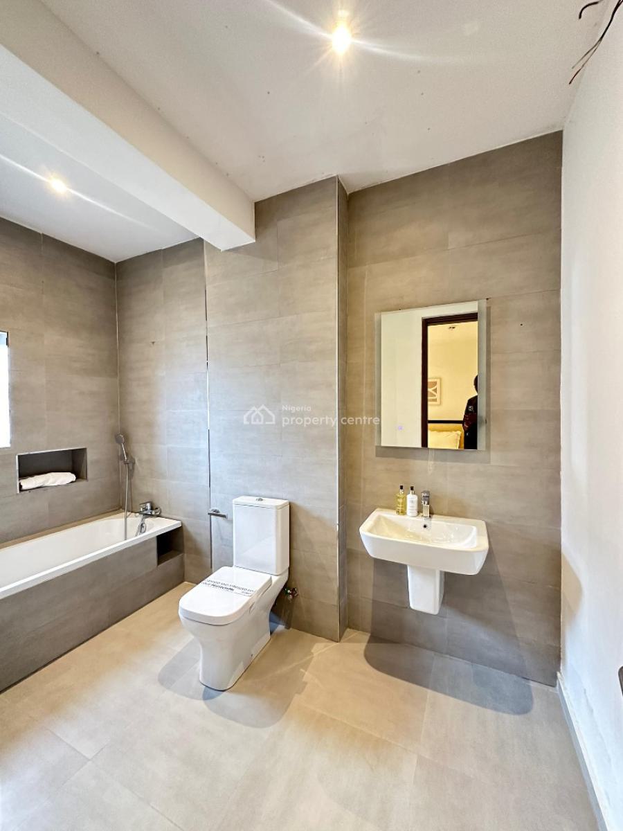 Spacious 2  Bedroom Apartment with Pool, Gym , Elevator, Lekki Phase 1, Lekki, Lagos, Flat / Apartment for Sale