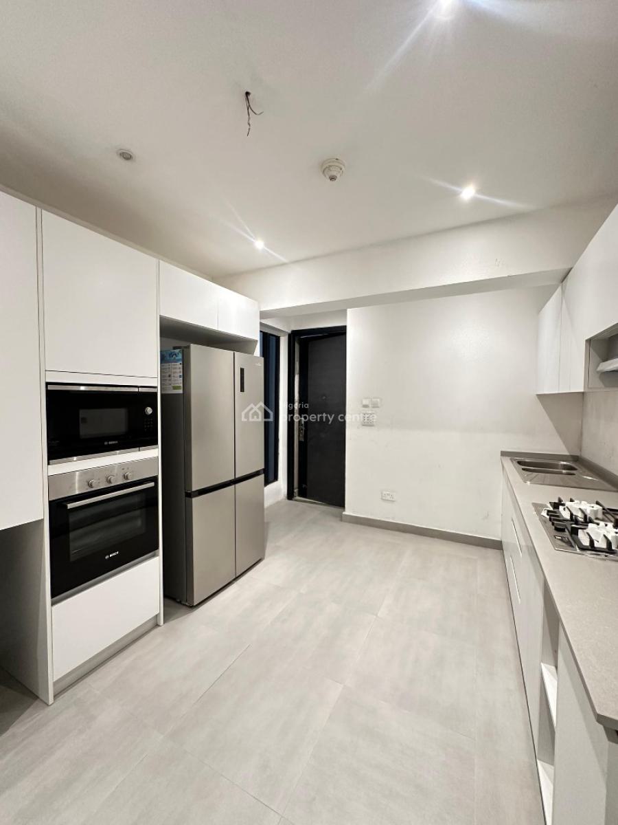 Spacious 2  Bedroom Apartment with Pool, Gym , Elevator, Lekki Phase 1, Lekki, Lagos, Flat / Apartment for Sale