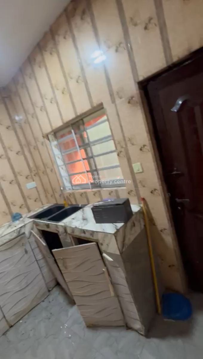 a Lovely and Standard 2 Bedroom Apartment, with All Rooms En-suite, Oworonshoki, Shomolu, Lagos, Flat / Apartment for Rent